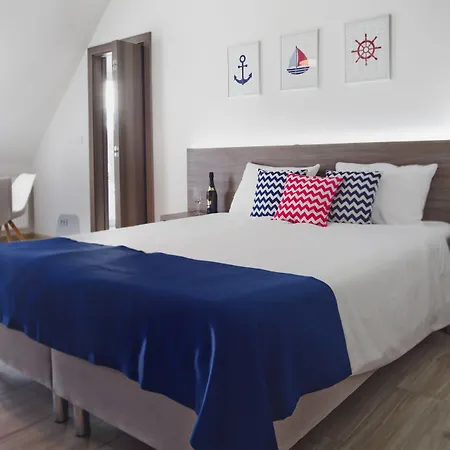 Kamienica Bed & Breakfast 4*